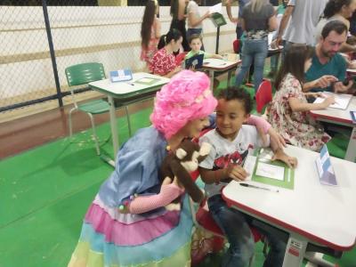 Noite de Autógrafos dos alunos do Jardim 2 da Escola Aluísio Maier foi um verdadeiro sucesso